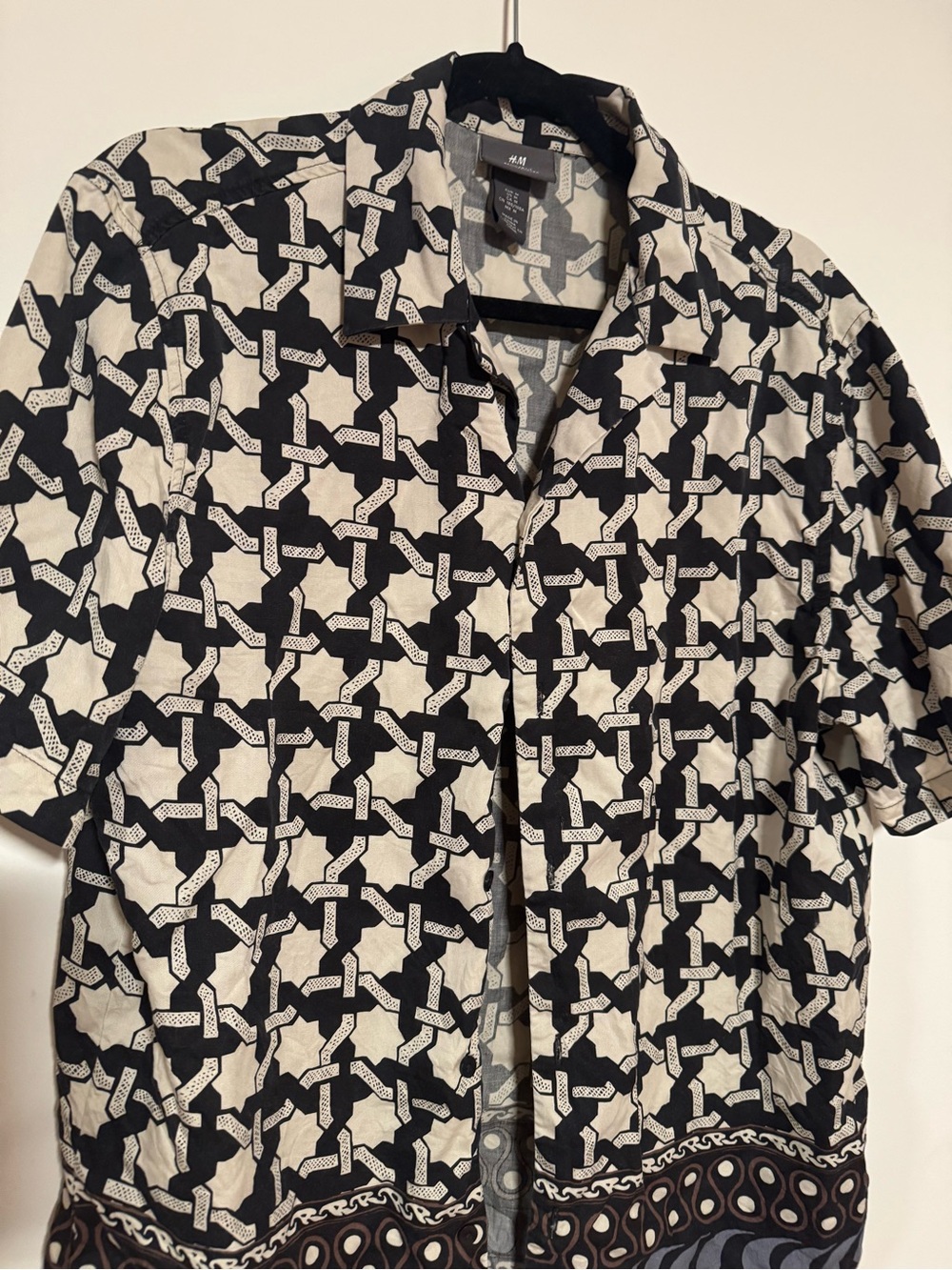 H&M Black and White Geometric Short-Sleeve Button-Up Shirt